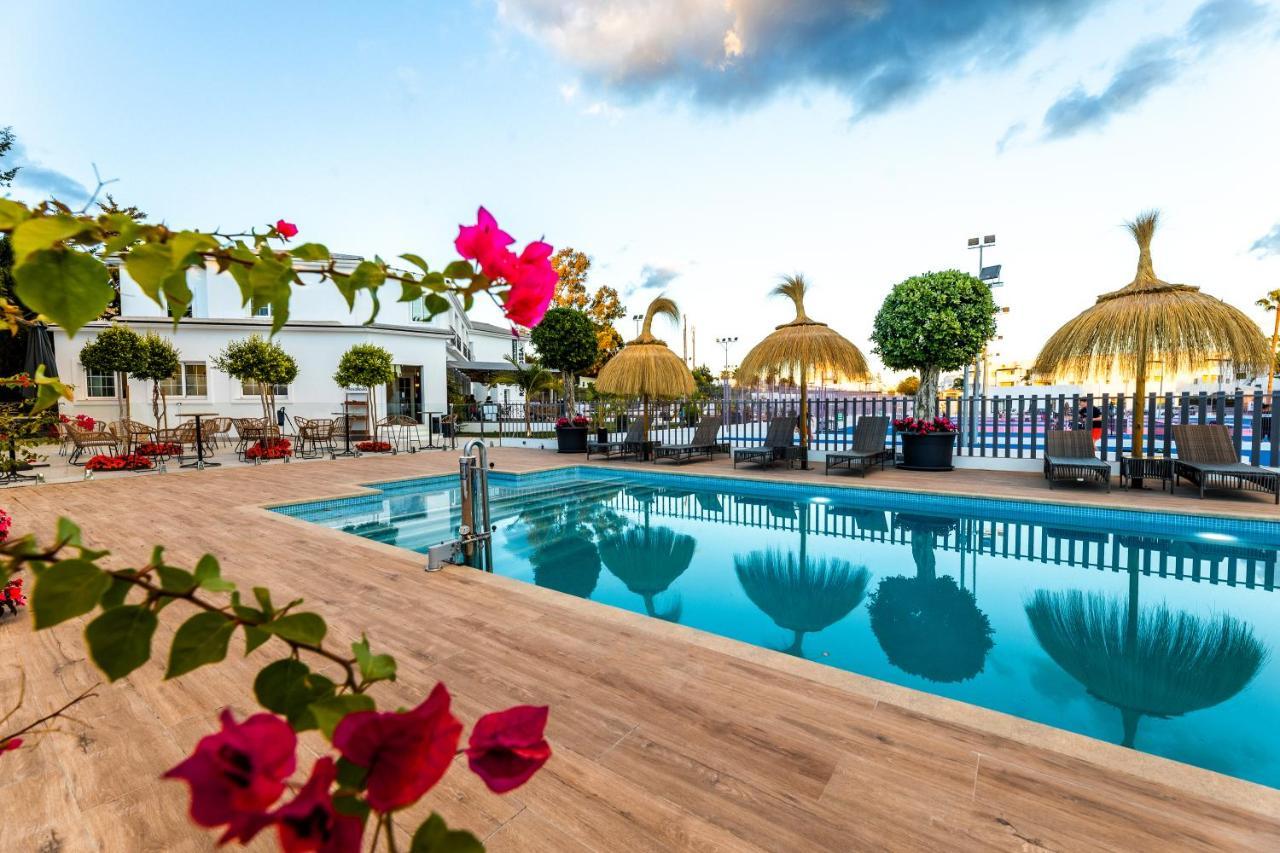 Hotel Residencia Deportiva Rozarossa Estepona Exterior foto